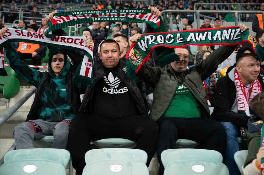 Kibice na meczu Śląska z Widzewem (2 marca 2024) na Tarczyński Arenie